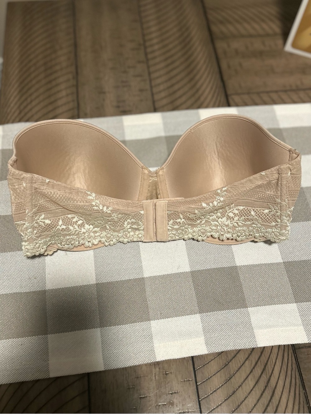 Wacoal Strapless Smooth Nude Bra with Lace Accent - Picture 5 of 7